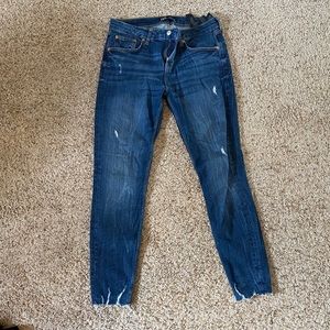 Zara distresses skinny jeans
